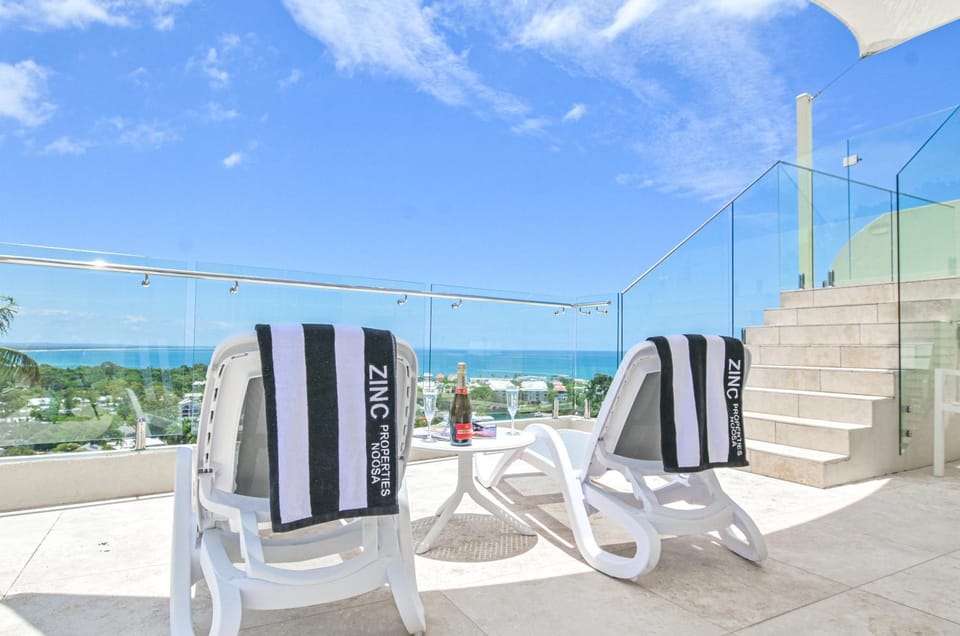 Patio, Natural landscape, View (from property/room), Balcony/Terrace, Sea view, Swimming pool, sunbed
