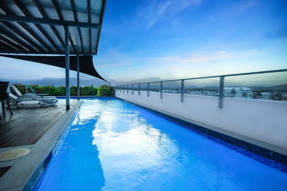 View (from property/room), Mountain view, Swimming pool, sunbed