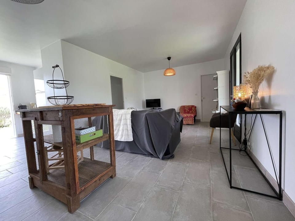 Maison Calme 3 Pièces, 6 Couchages, WiFi, Parking - FR-1-246A-186 House in Nouvelle-Aquitaine