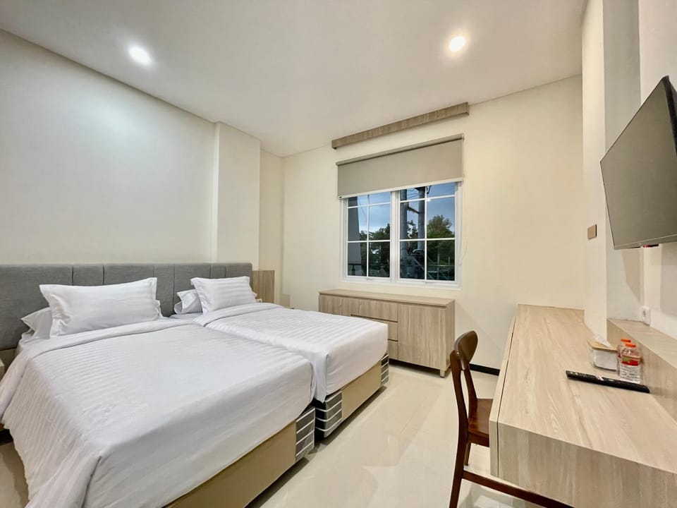 Bed, TV and multimedia, Photo of the whole room, Bedroom, hair dresser