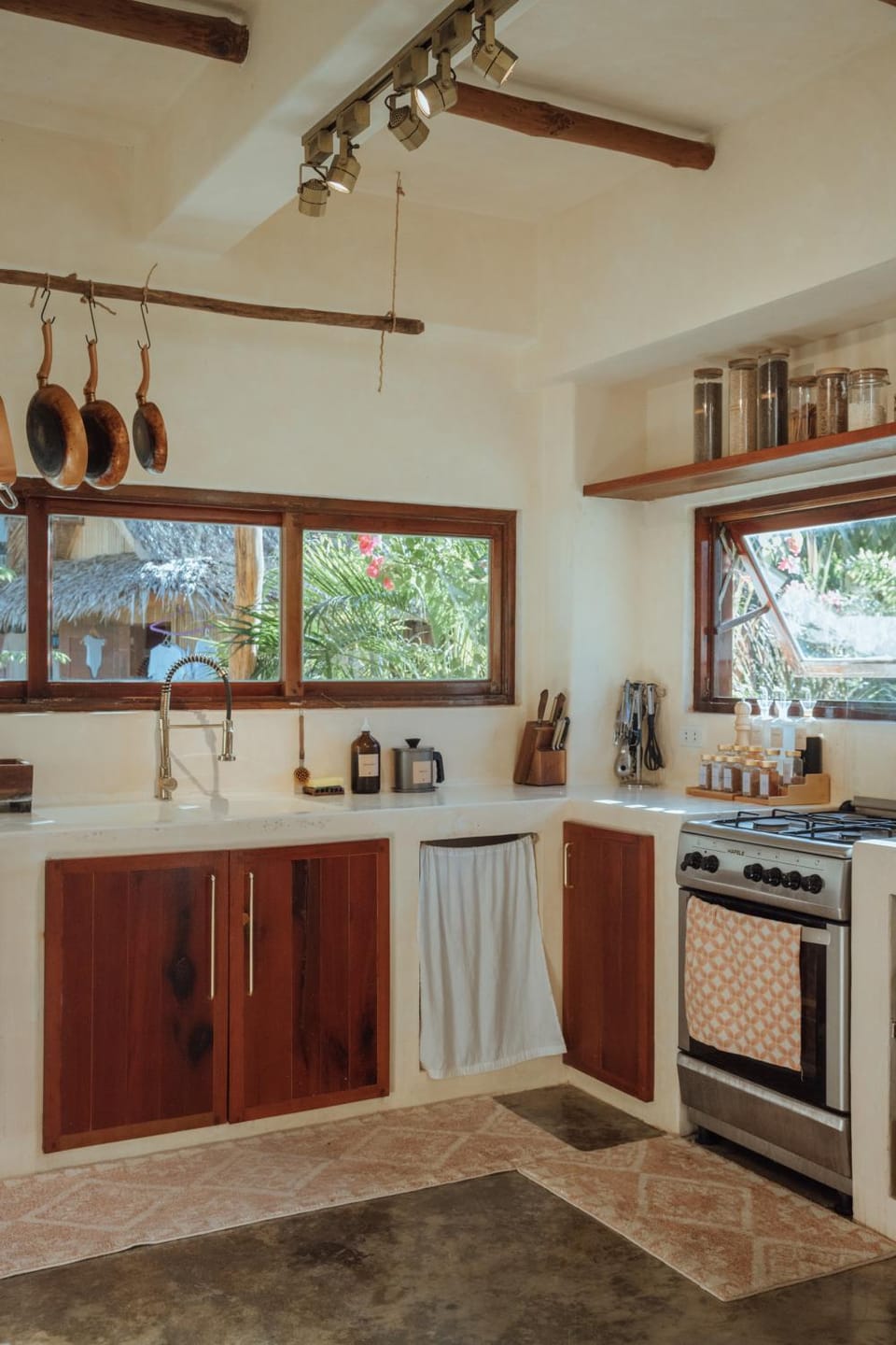 Kitchen or kitchenette, Kitchen or kitchenette
