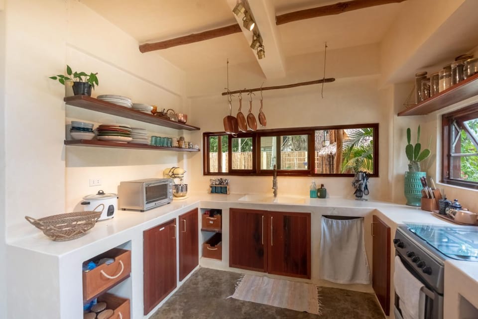 Kitchen or kitchenette, Kitchen or kitchenette