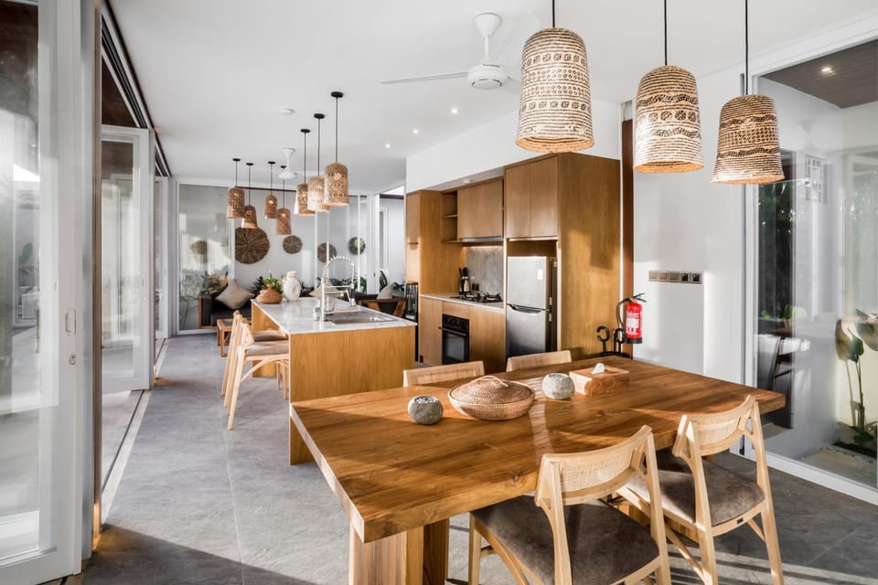 Coffee/tea facilities, Kitchen or kitchenette, Living room, Seating area, Dining area