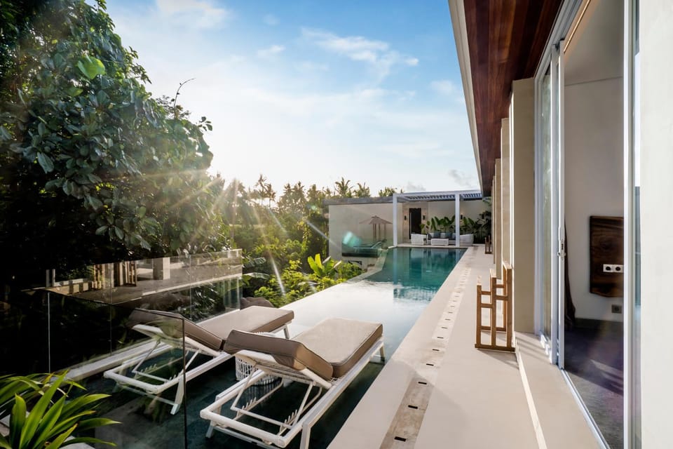 Day, Natural landscape, View (from property/room), Balcony/Terrace, Pool view, Swimming pool, sunbed