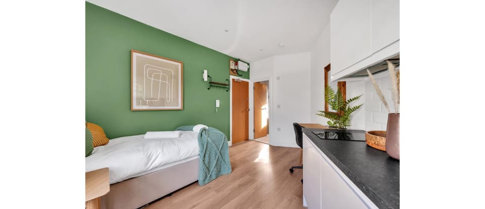 Bed, Kitchen or kitchenette, Bedroom