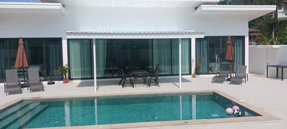 Swimming pool, sunbed