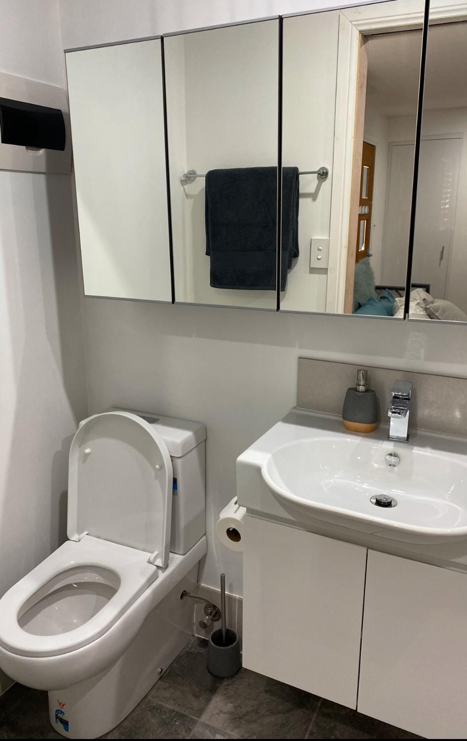 Dog friendly new humble abode In hotspot location Apartment in Central Coast