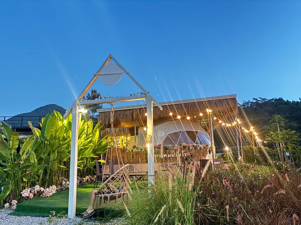 ดูดาวแคมป์ริมโขง Campground/ 
RV Resort in Vientiane Province, Laos
