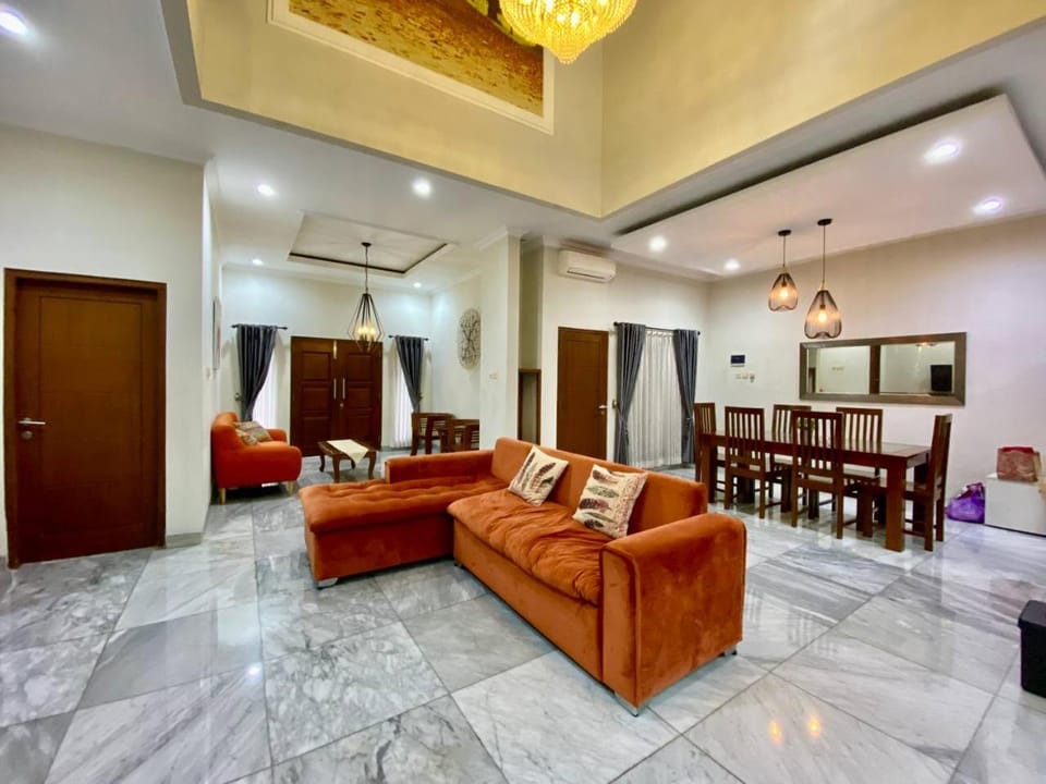 TV and multimedia, Living room, Dining area