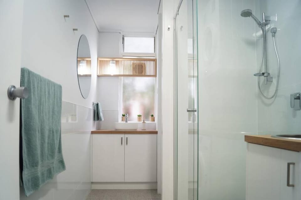 Shower, Bathroom, towels