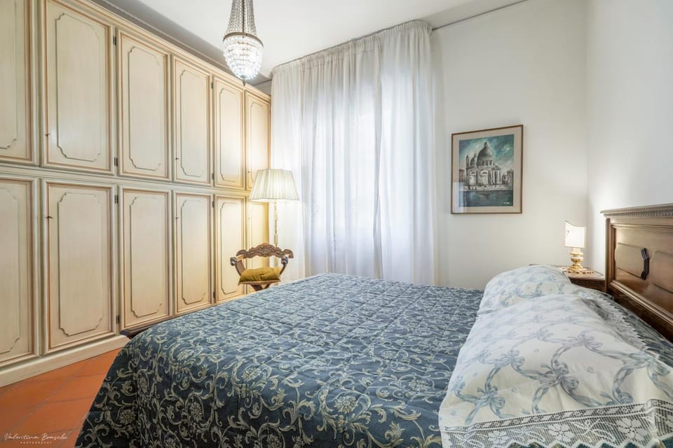 CASA ADRIANA Elegante e luminosa Apartment in Florence