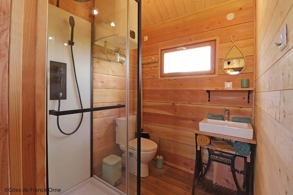 LA CABANE DE JABI Farm Stay in Normandy