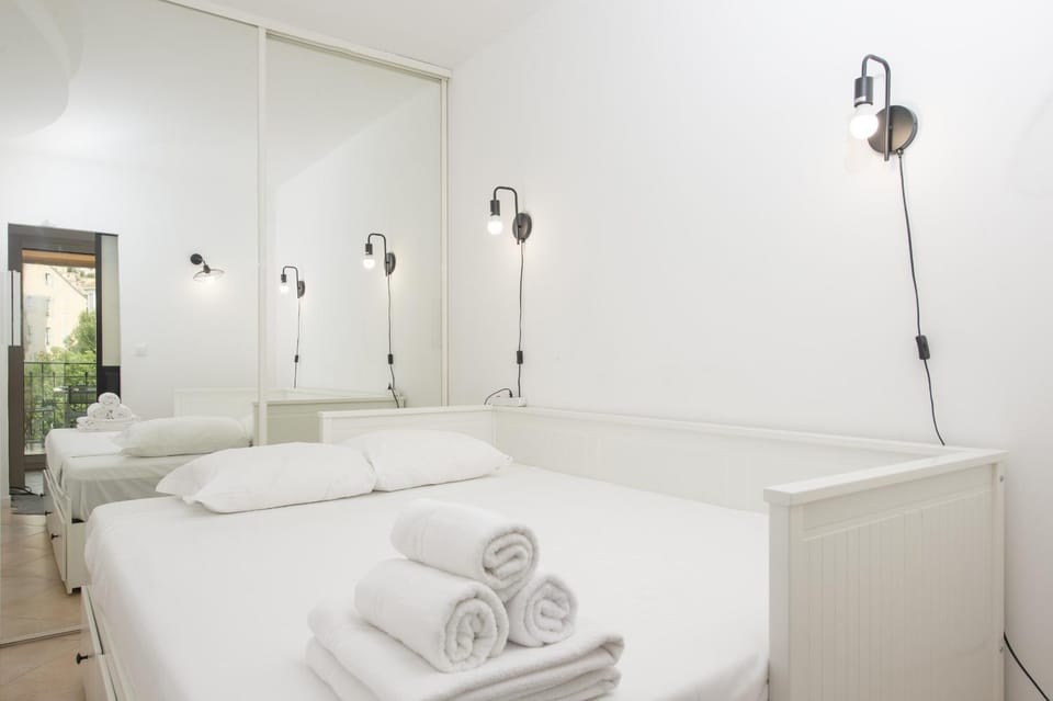 "Le beach", plein centre, climatisé Apartment in Menton