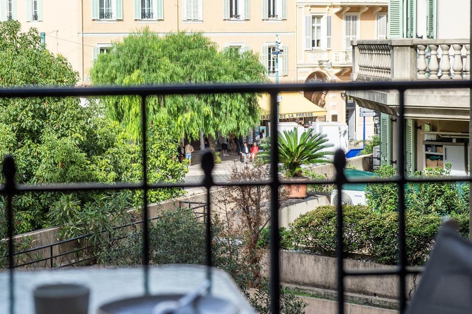 "Le beach", plein centre, climatisé Apartment in Menton