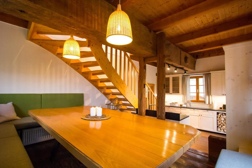 Kitchen or kitchenette, Seating area, Dining area