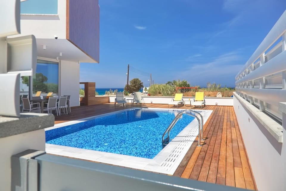 Day, View (from property/room), Pool view, Swimming pool, Swimming pool, sunbed