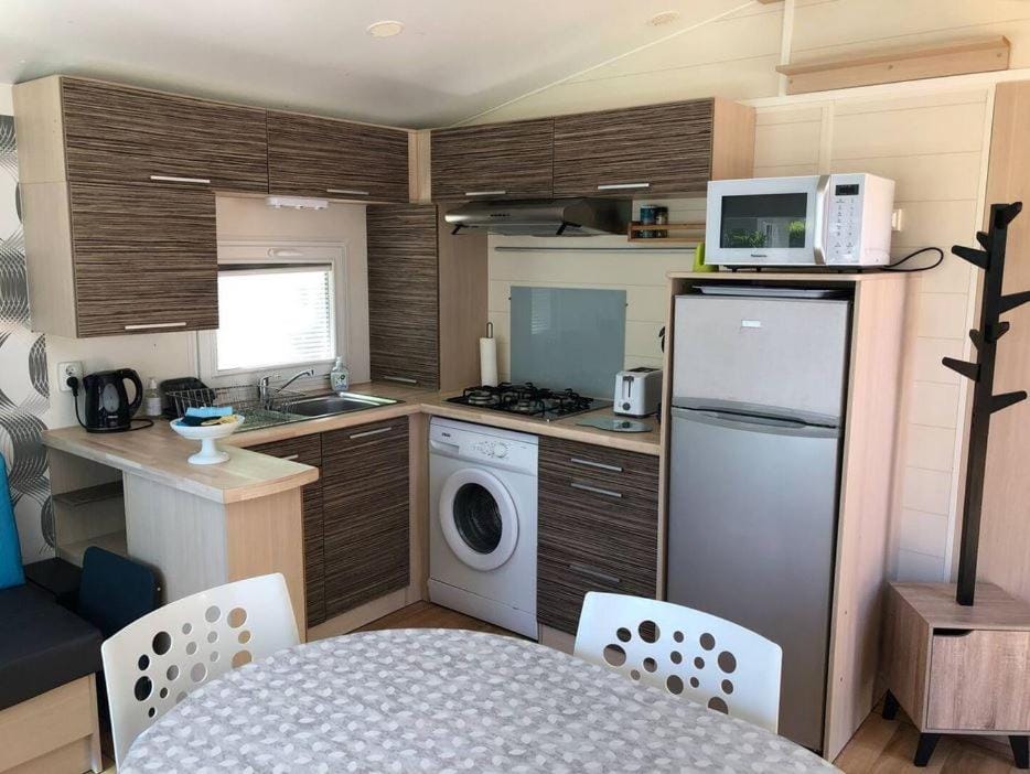 Mobilhome 4/6 personnes proche La Palmyre, Royan Campground/ 
RV Resort in Nouvelle-Aquitaine