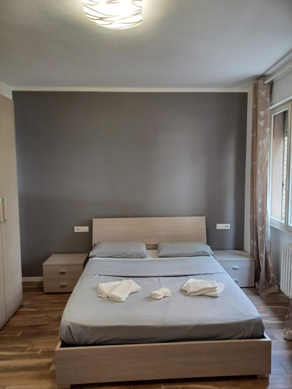 Bed, Bedroom, microwave