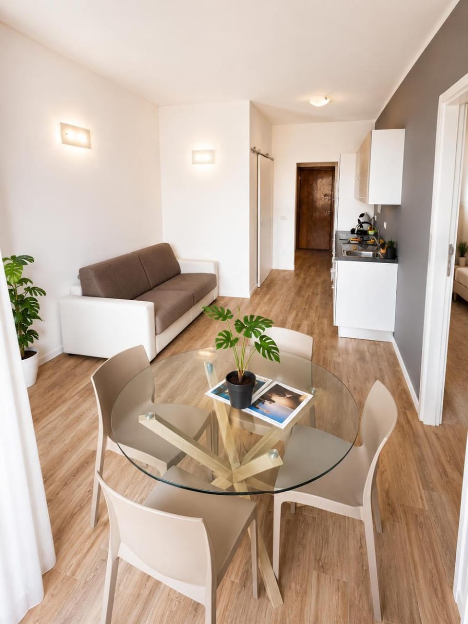 Kitchen or kitchenette, Living room, Seating area, kitchen