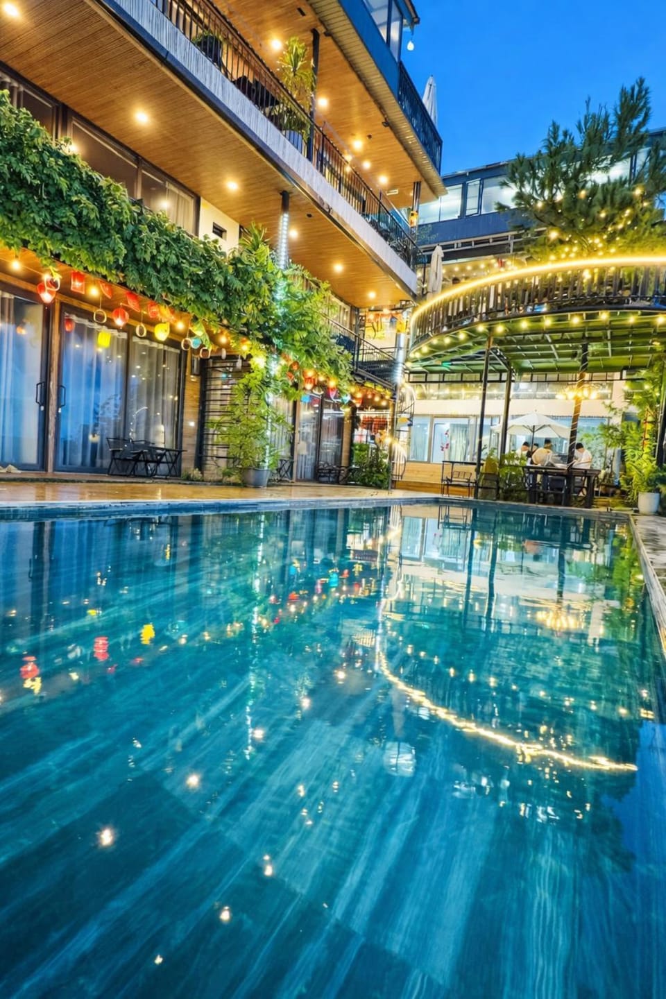 Pool view, Swimming pool, sunbed