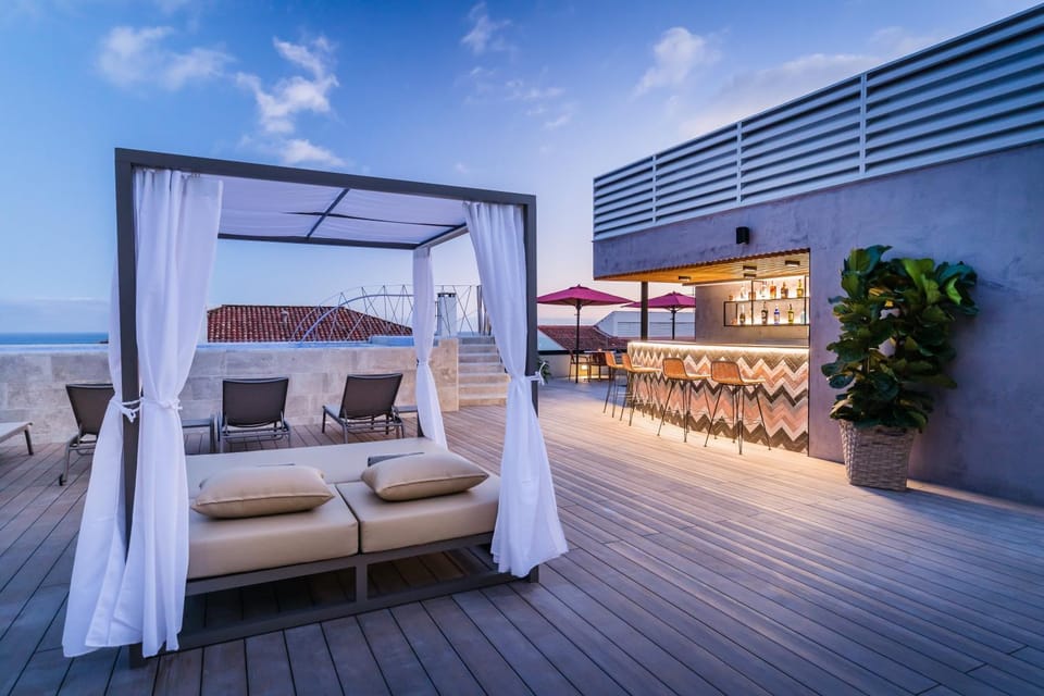 Lounge or bar, Food and drinks, Swimming pool, sunbed