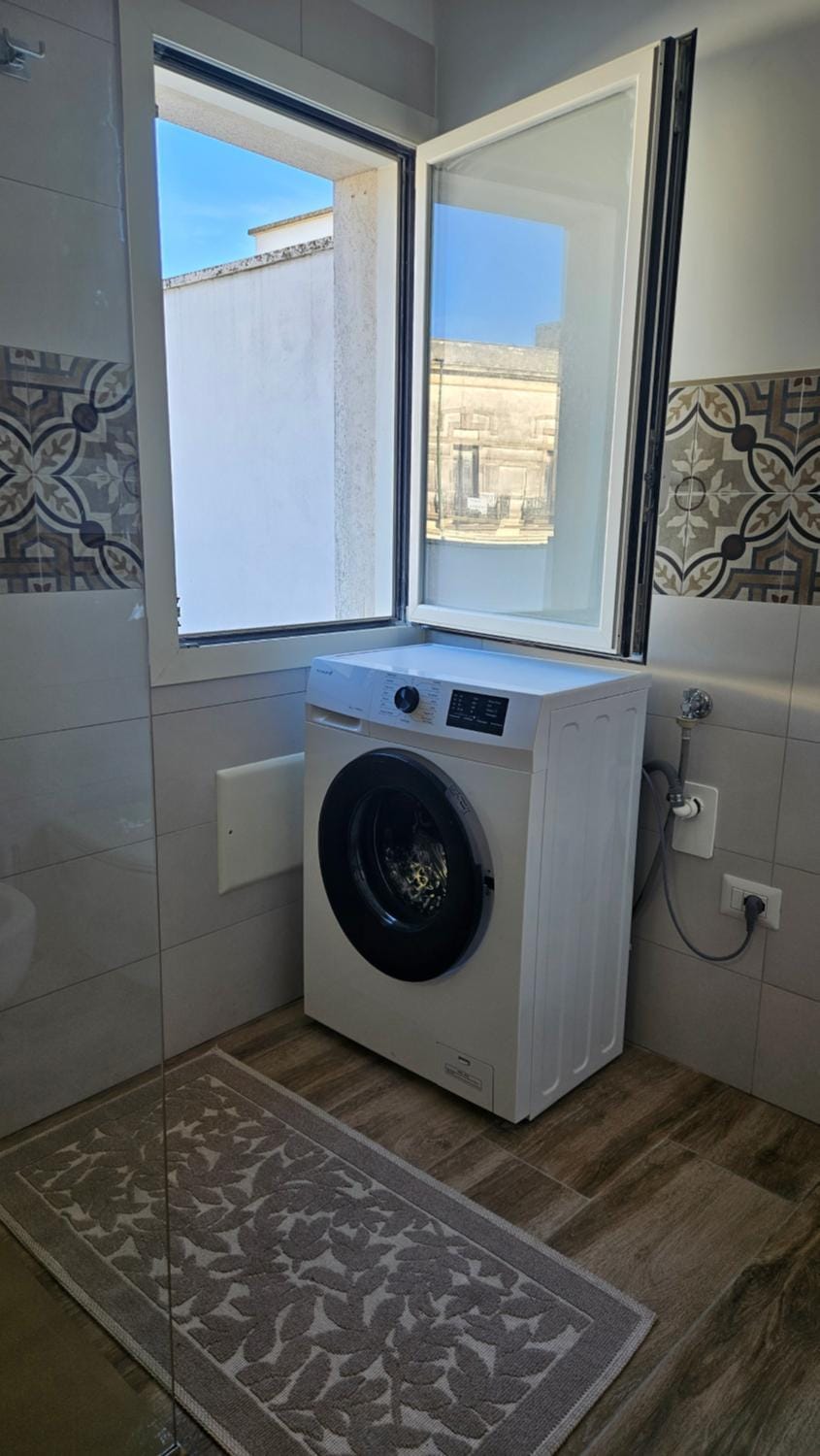 Bathroom, washing machine