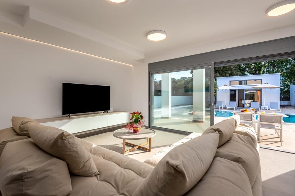 TV and multimedia, Living room, Seating area