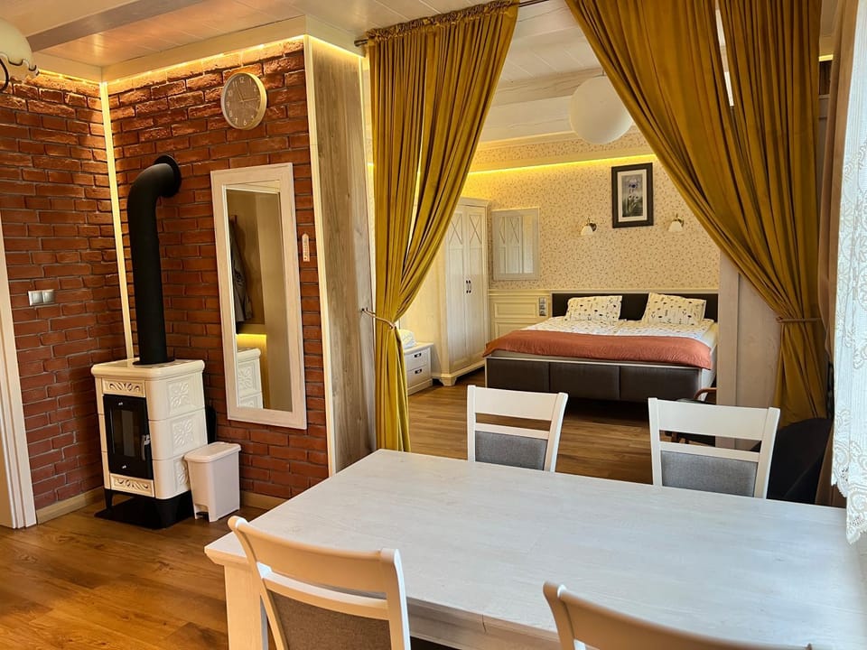 Bed, Photo of the whole room, Dining area, Bedroom