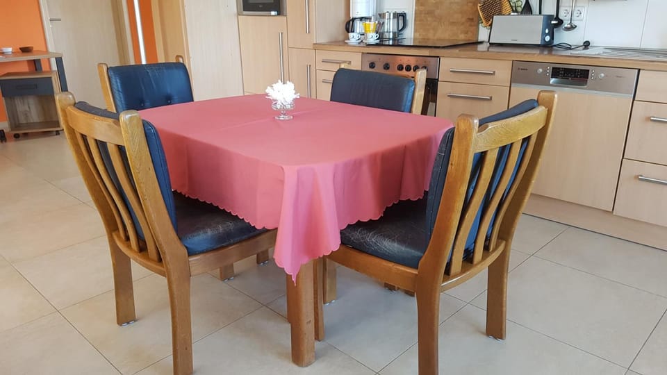 Property building, Kitchen or kitchenette, Living room