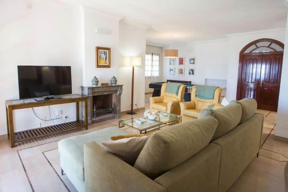 Andalusian villa on the sea and the bay of Malaga Villa in Malaga