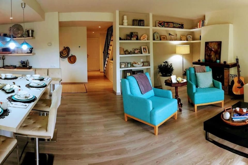 Living room, Seating area, Dining area