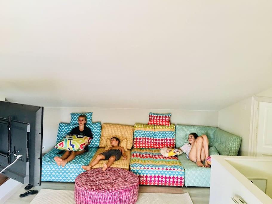 Living room, Seating area