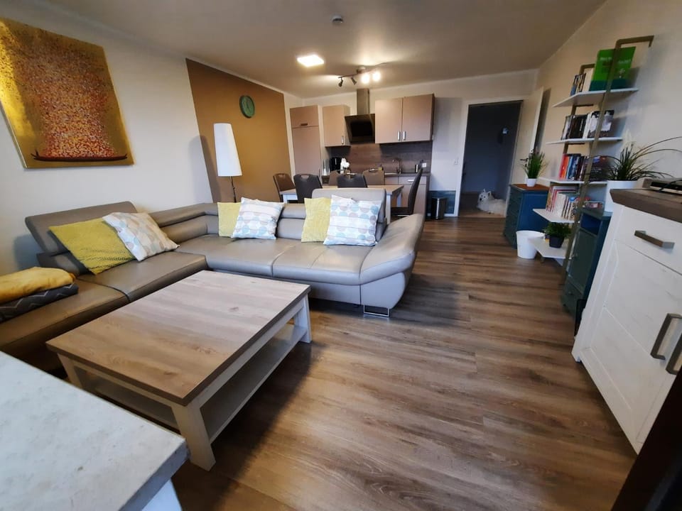 TV and multimedia, Kitchen or kitchenette, Living room, Seating area