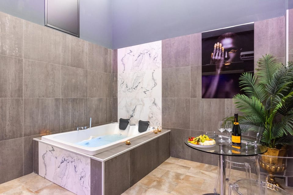 Kore Luxury Suite e Spa Bed and Breakfast in Naples