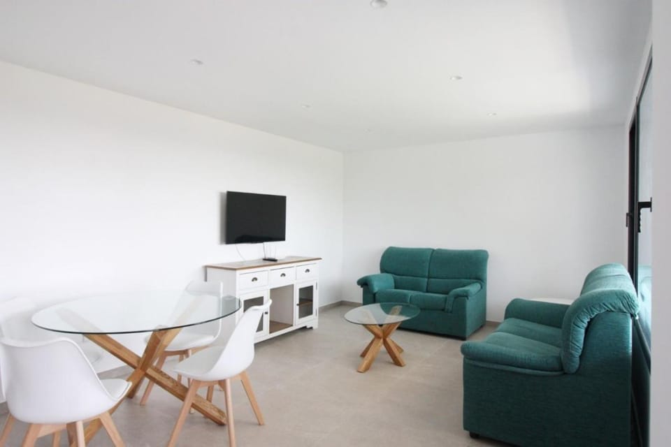 Communal lounge/ TV room, Dining area