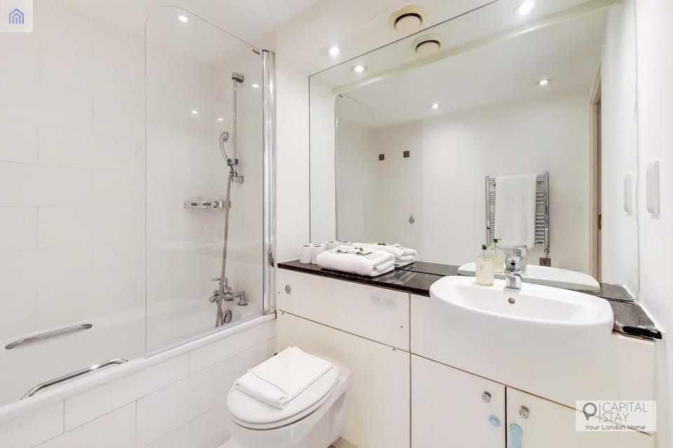 Shower, Toilet, Bathroom, Bath, towels