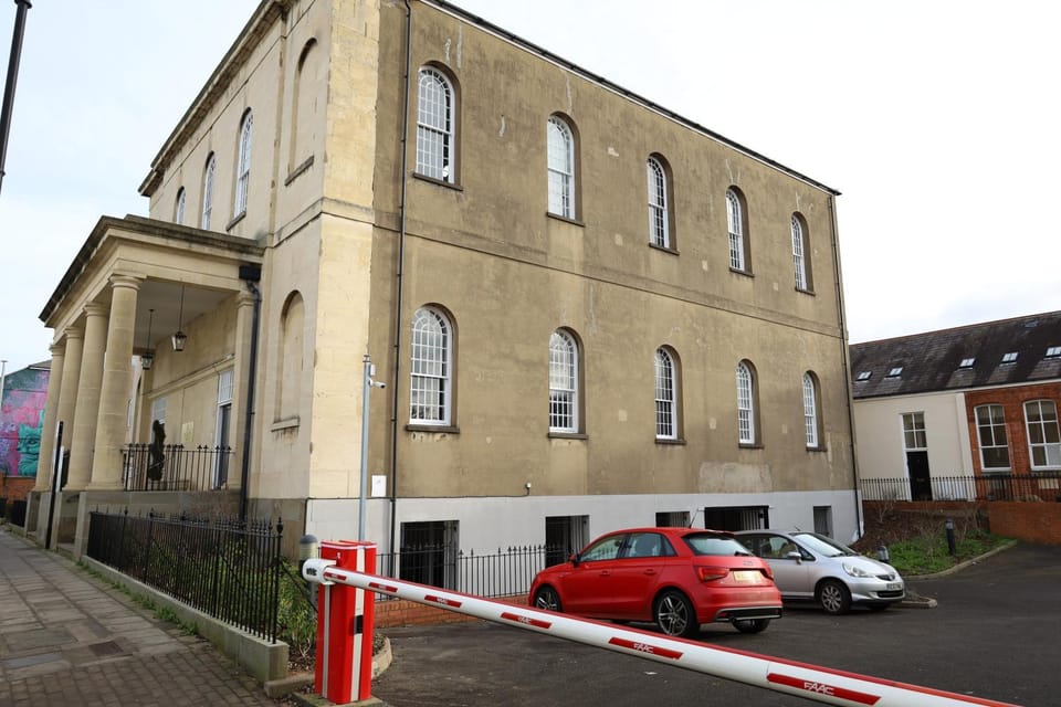 Wesley House - Fantastic Location with Free Parking Apartment in Cheltenham
