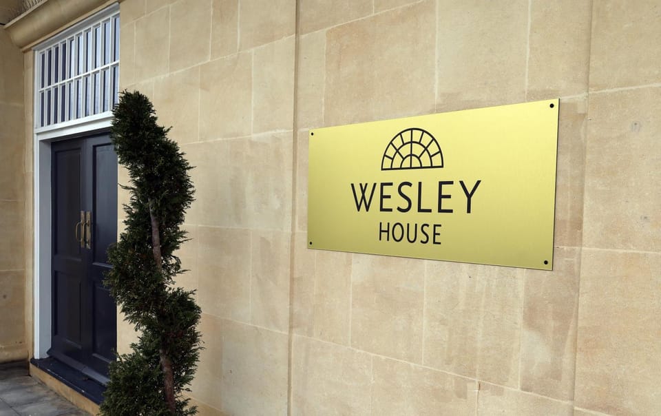Wesley House - Fantastic Location with Free Parking Apartment in Cheltenham