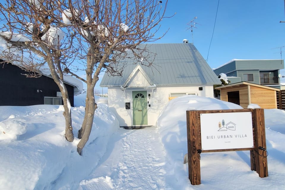 Property building, Day, Winter