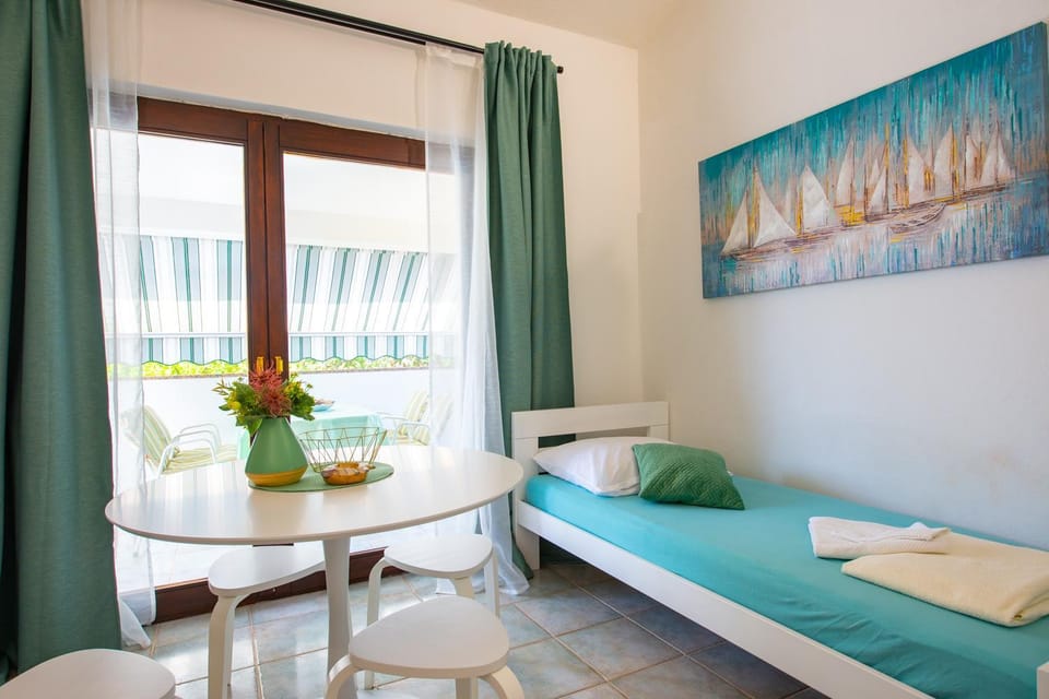 Bed, Living room, Dining area