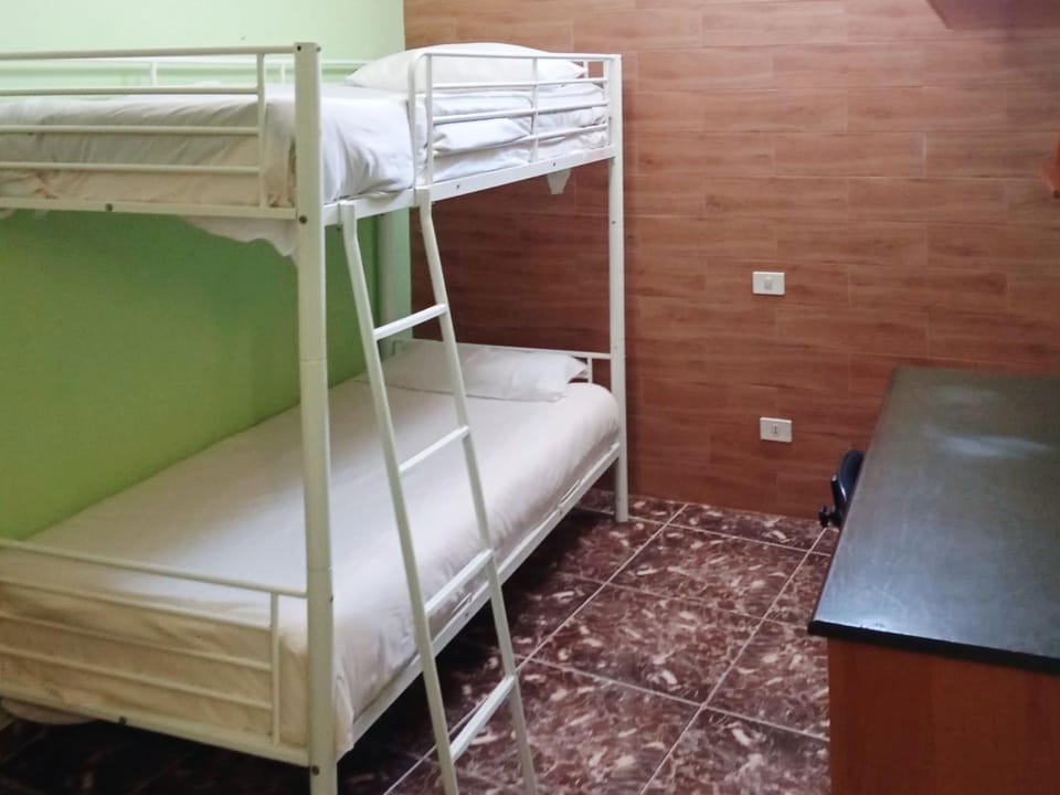 Bedroom, bunk bed