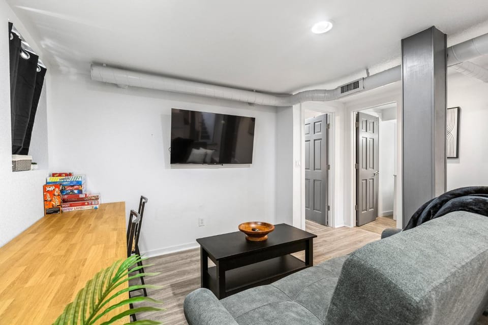 Basement with Full Kitchen and Near Downtown House in Denver
