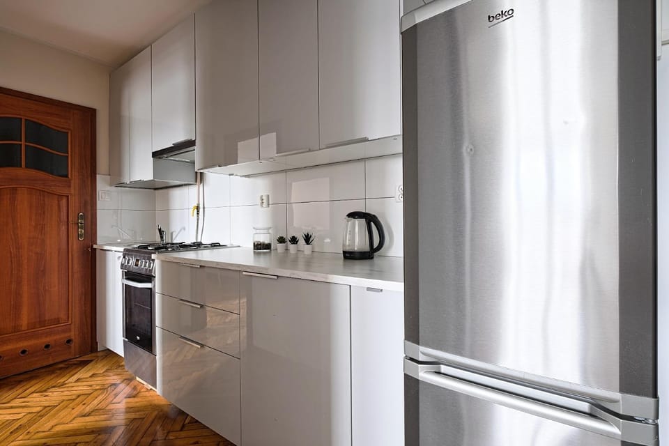 Kitchen or kitchenette, oven
