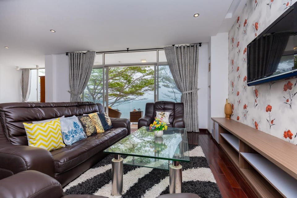 TV and multimedia, Living room, Seating area, Evening entertainment