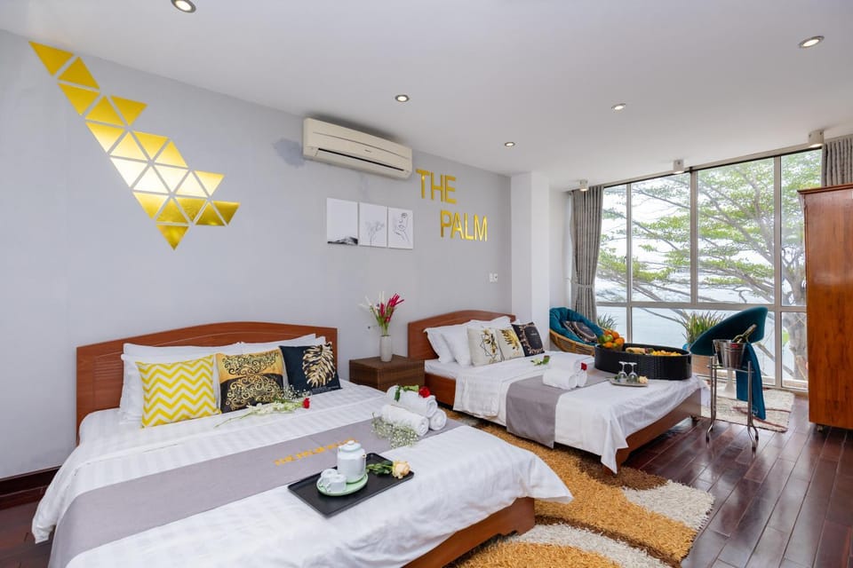 Bed, Photo of the whole room, Seating area, Dining area