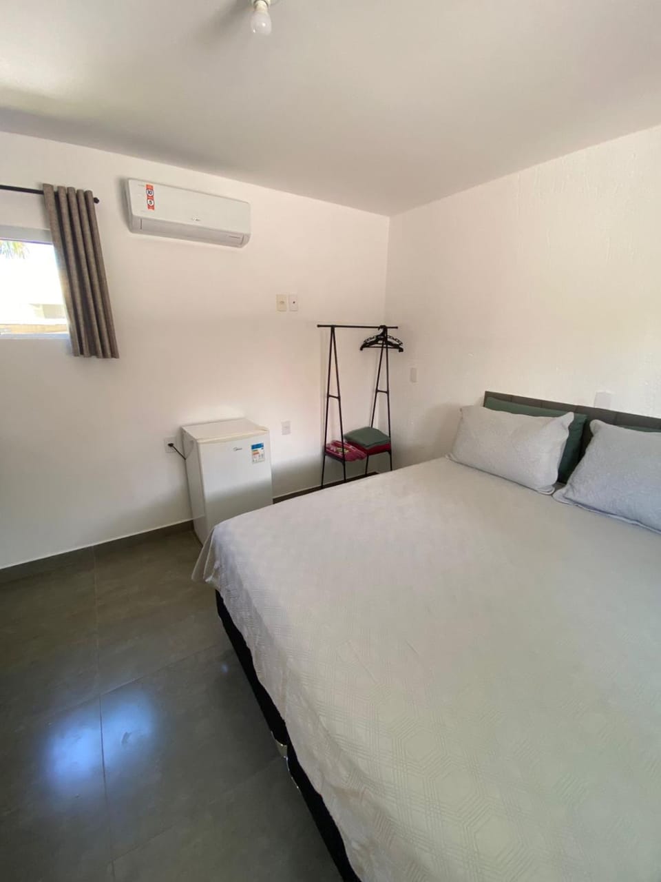 Bed, Photo of the whole room, Bedroom, air conditioner