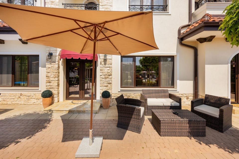 Patio, Seating area
