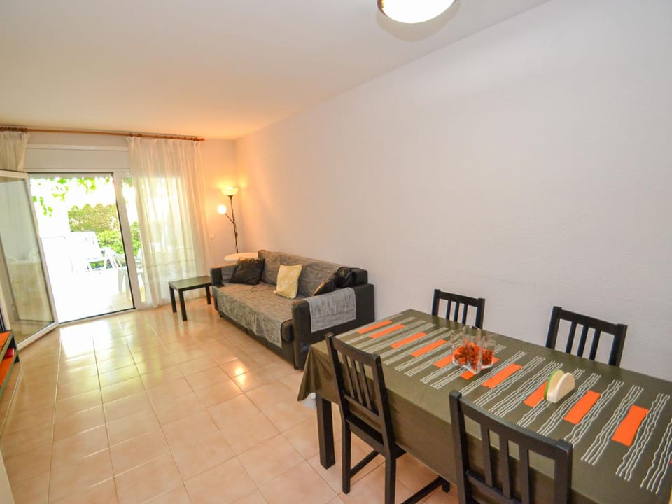 Holiday Home Raquel by Interhome House in Cambrils
