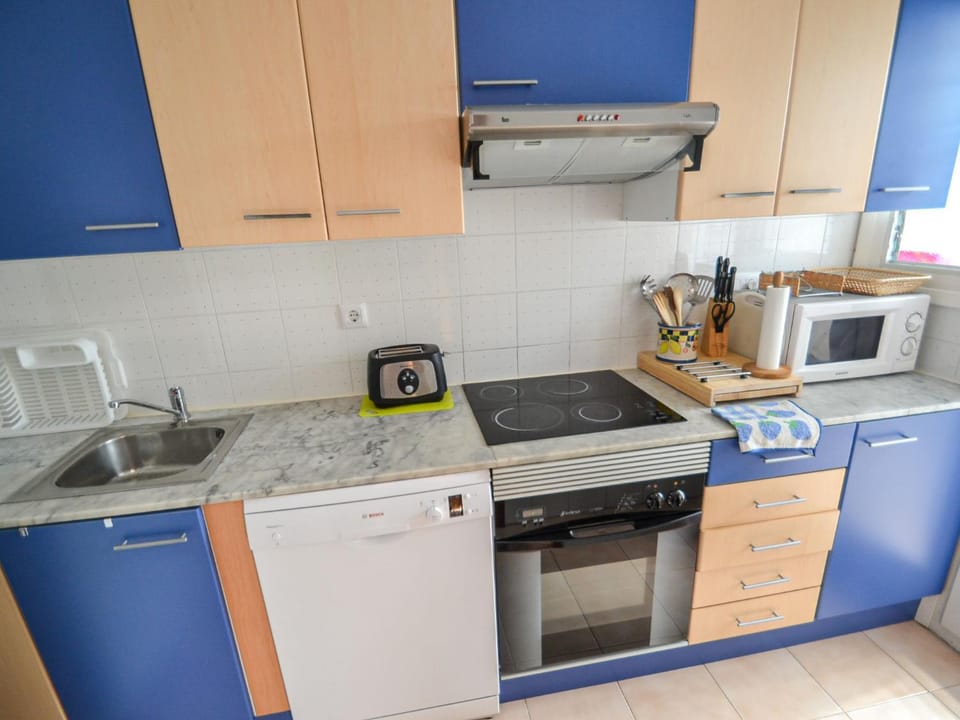 Holiday Home Raquel by Interhome House in Cambrils