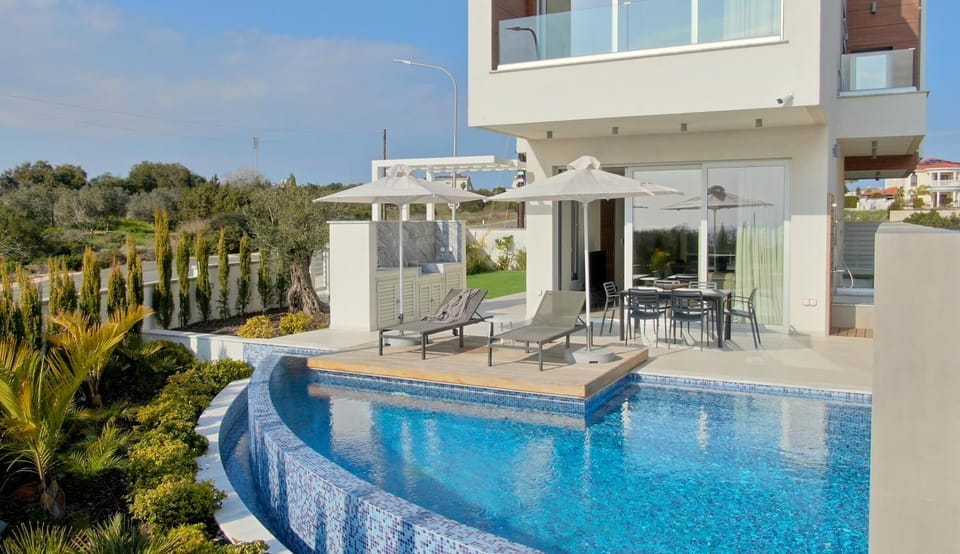 Property building, Day, Garden, Garden, Garden view, Pool view, Swimming pool, Swimming pool, sunbed